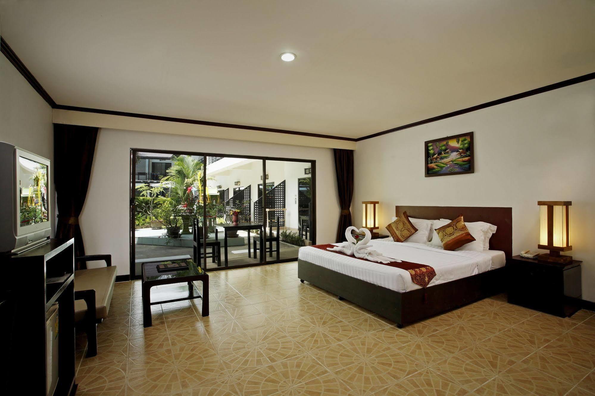 Bamboo Beach Hotel & Spa Patong Dış mekan fotoğraf