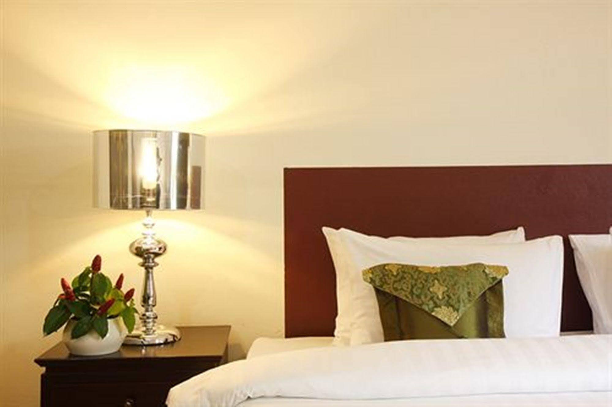 Bamboo Beach Hotel & Spa Patong Dış mekan fotoğraf