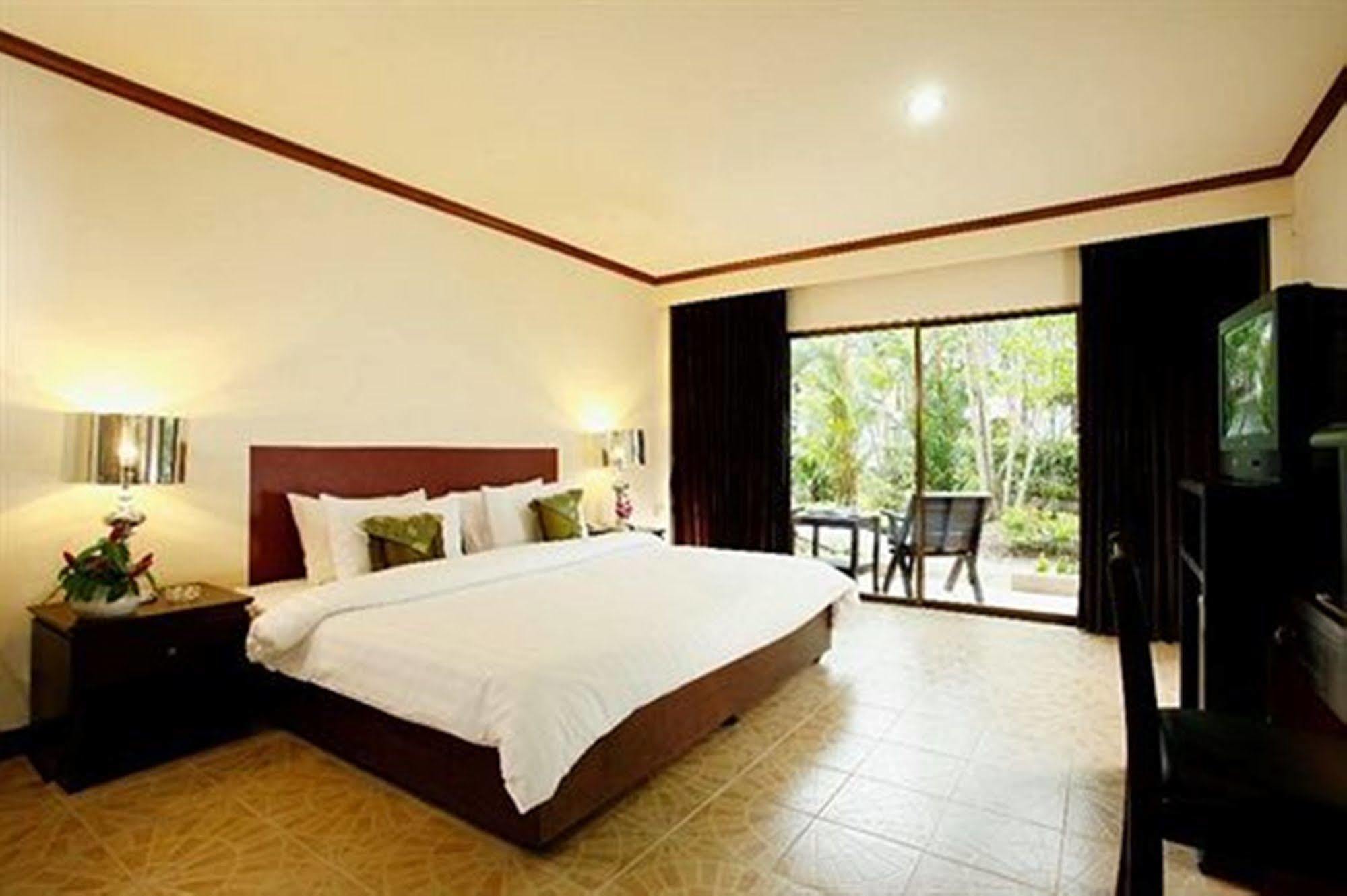 Bamboo Beach Hotel & Spa Patong Dış mekan fotoğraf